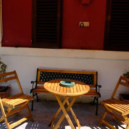 Mariella - Dream House With Garden Apartment